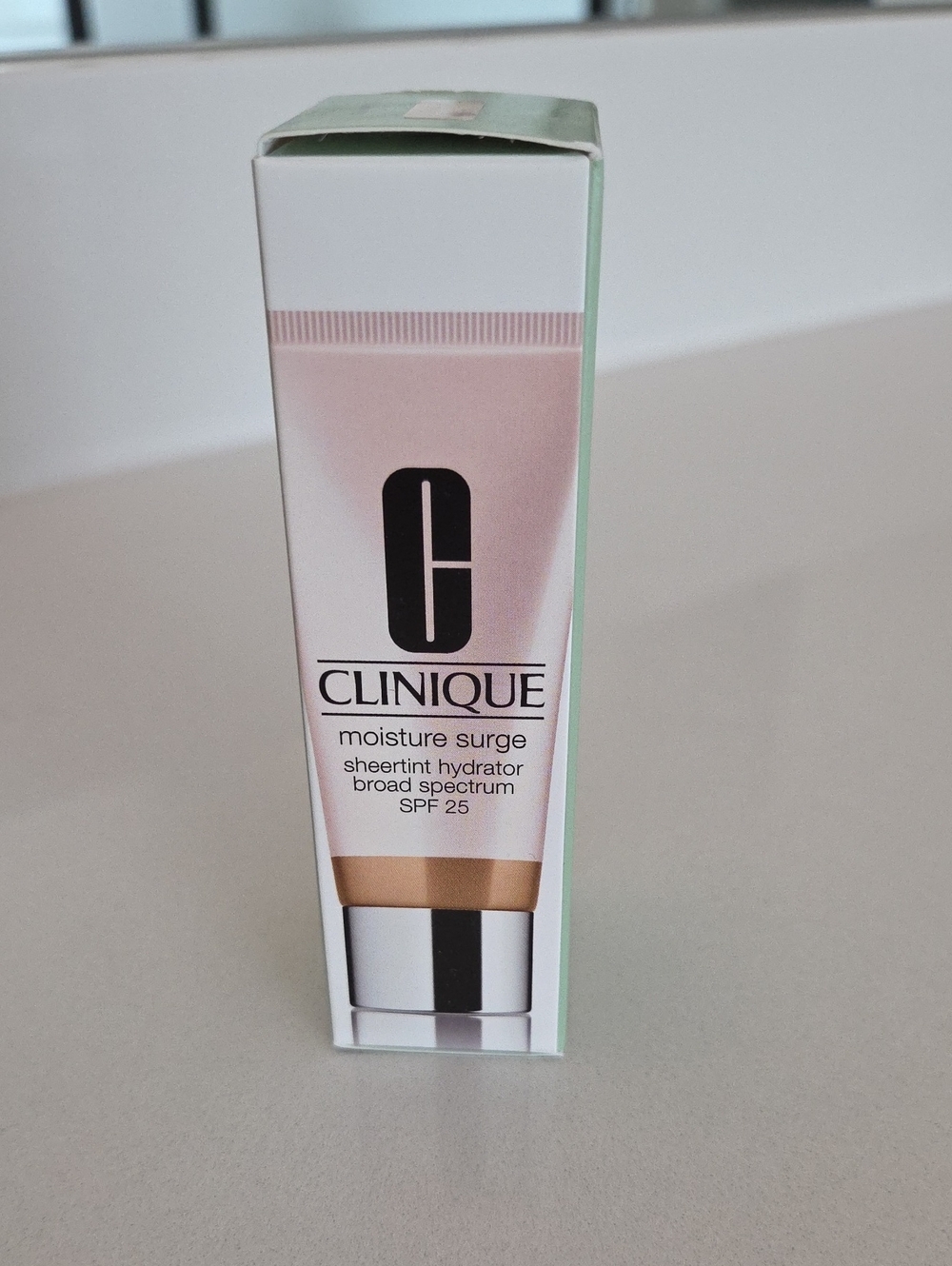 Clinique Moisture Surge Sheertint Hydrator - Universal Very Light